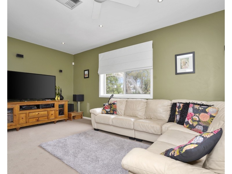 35 Rosewood Crescent, Fletcher NSW 2287