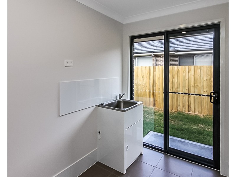 27 Barr Promenade, Thornton NSW 2322