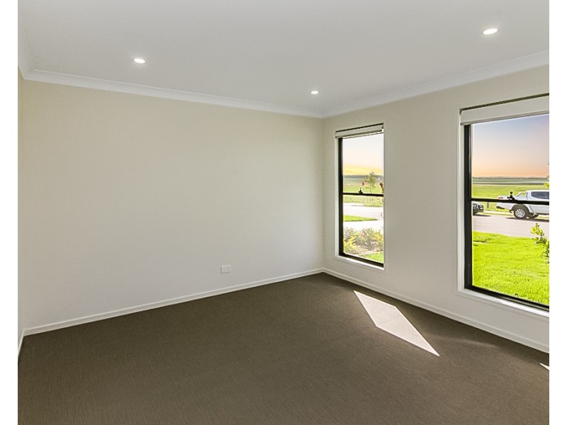 27 Barr Promenade, Thornton NSW 2322