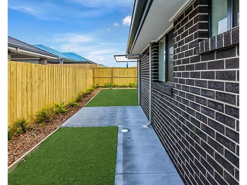 27 Barr Promenade, Thornton NSW 2322