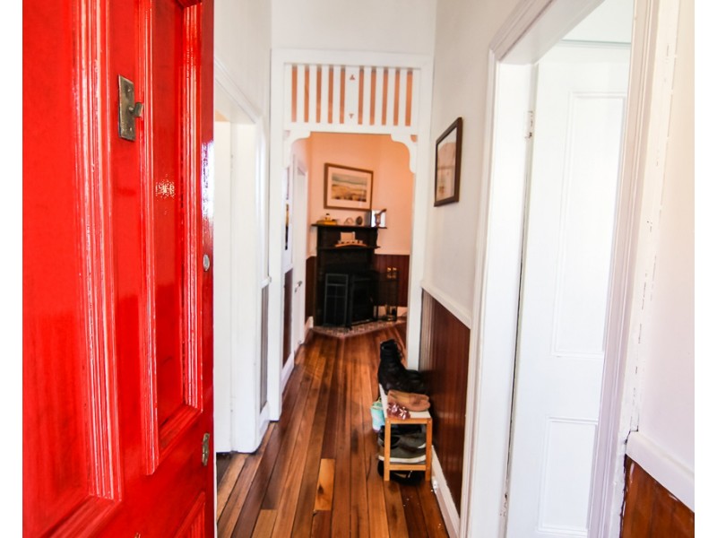 8 Woodbine Street, Mayfield NSW 2304