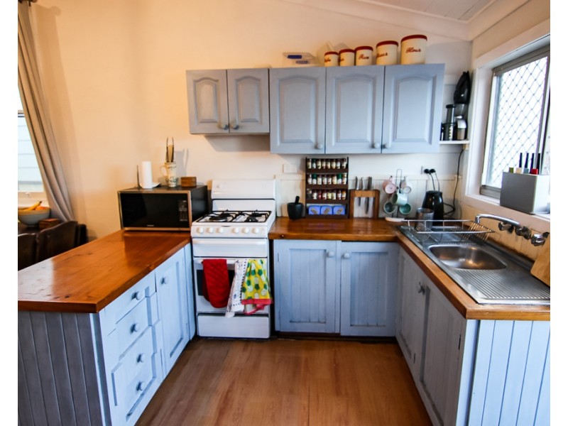 8 Woodbine Street, Mayfield NSW 2304