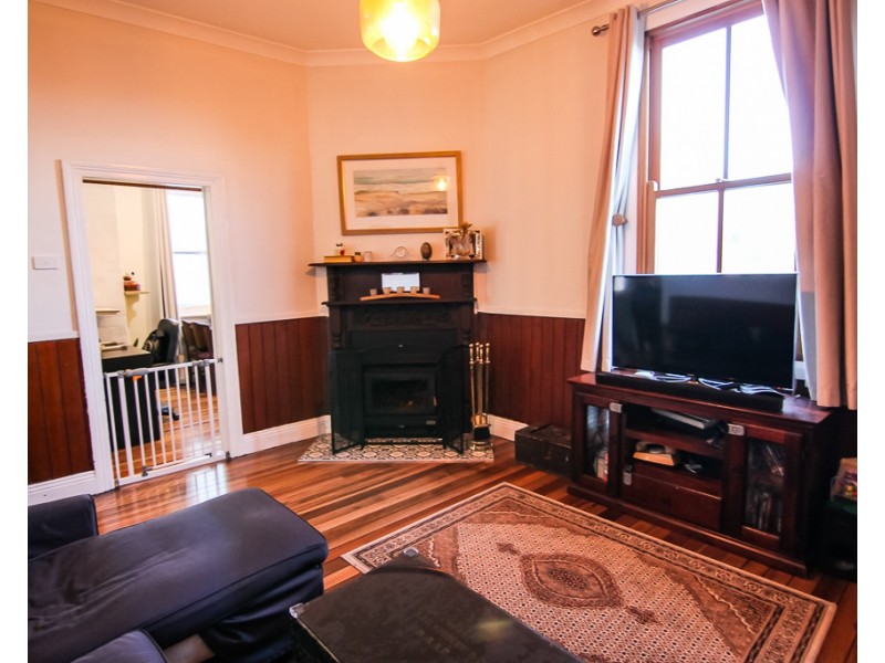 8 Woodbine Street, Mayfield NSW 2304