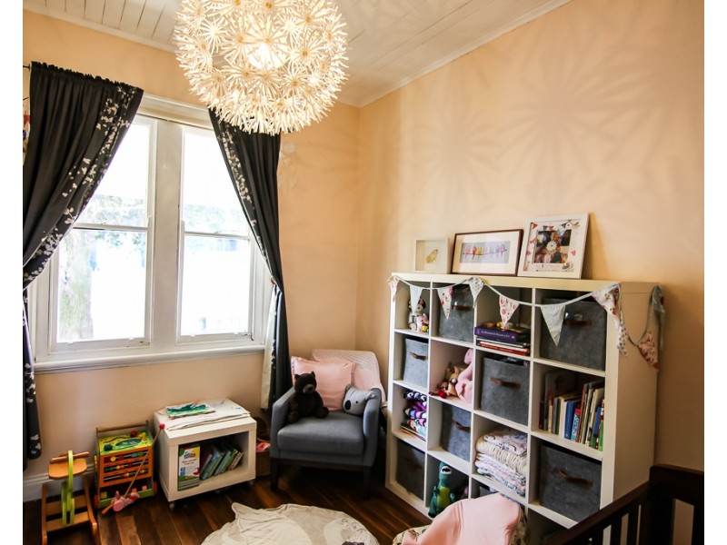 8 Woodbine Street, Mayfield NSW 2304