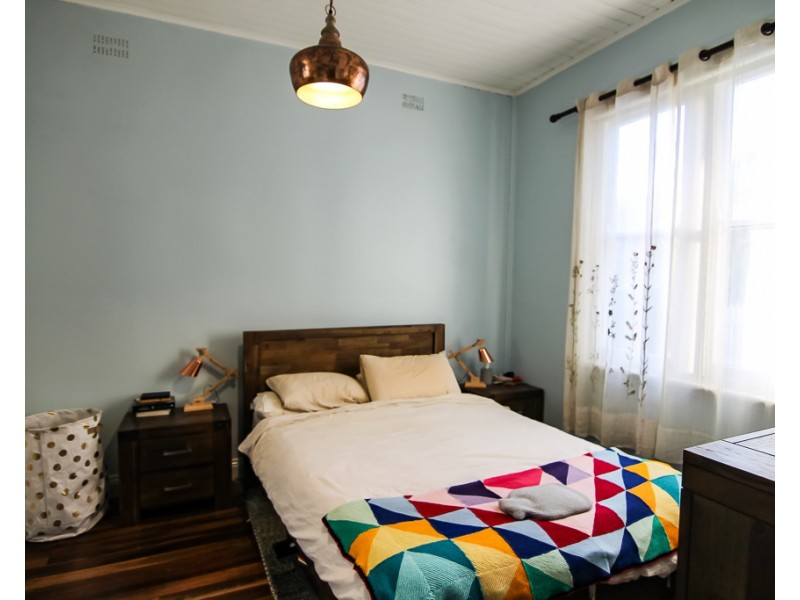 8 Woodbine Street, Mayfield NSW 2304