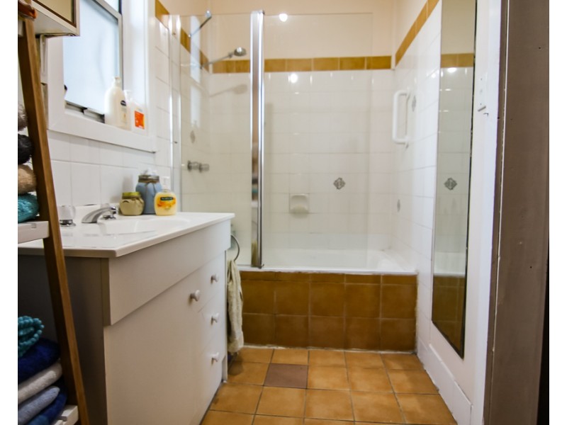 8 Woodbine Street, Mayfield NSW 2304