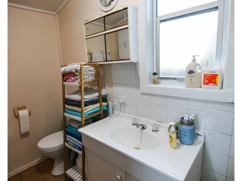 8 Woodbine Street, Mayfield NSW 2304