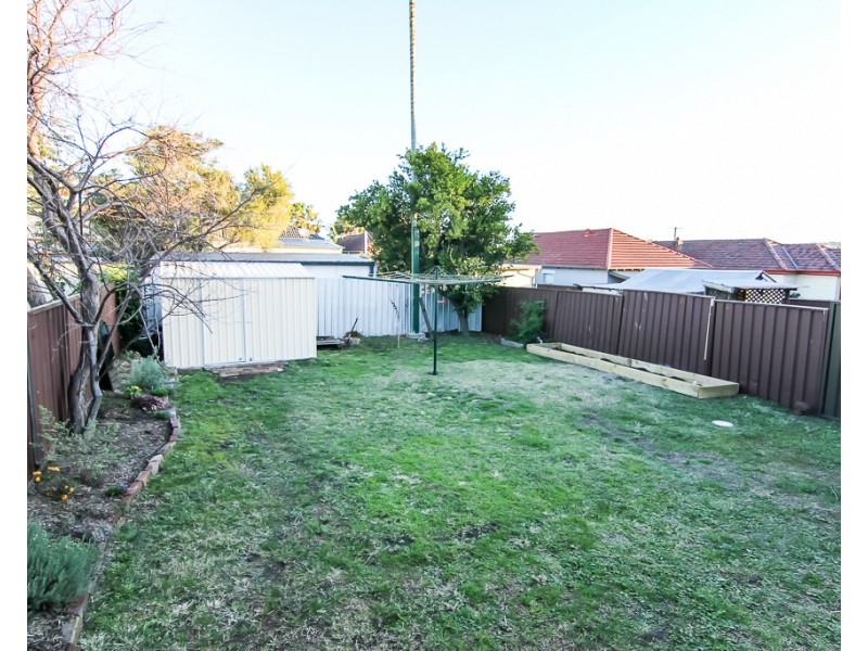 8 Woodbine Street, Mayfield NSW 2304
