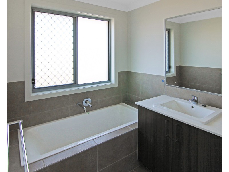 12 Lipsey Street, Cameron Park NSW 2285