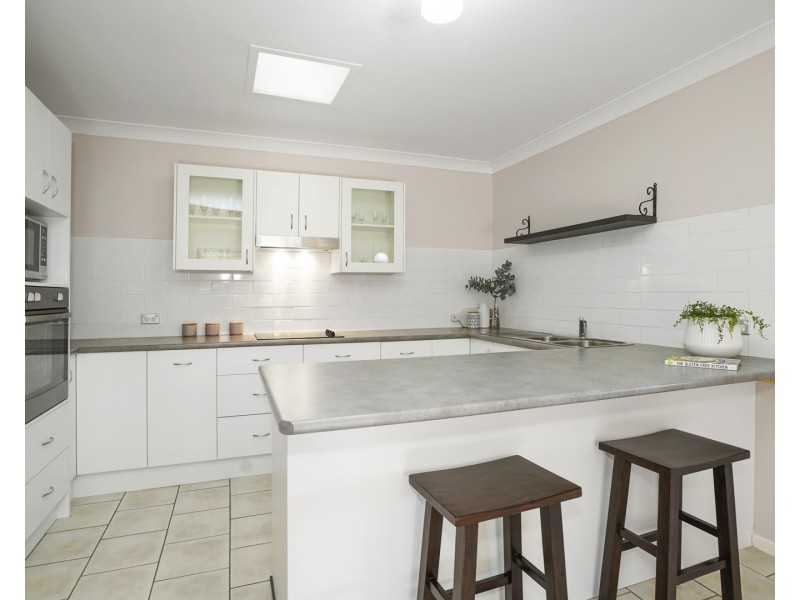 77 Decora Crescent, Warabrook NSW 2304