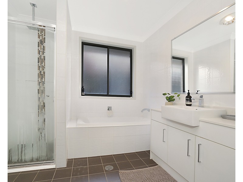 7 Kimberley Place, Macquarie Hills NSW 2285