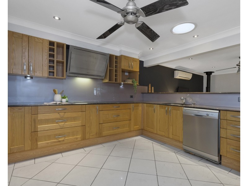 4 Berwick Crescent, Maryland NSW 2287