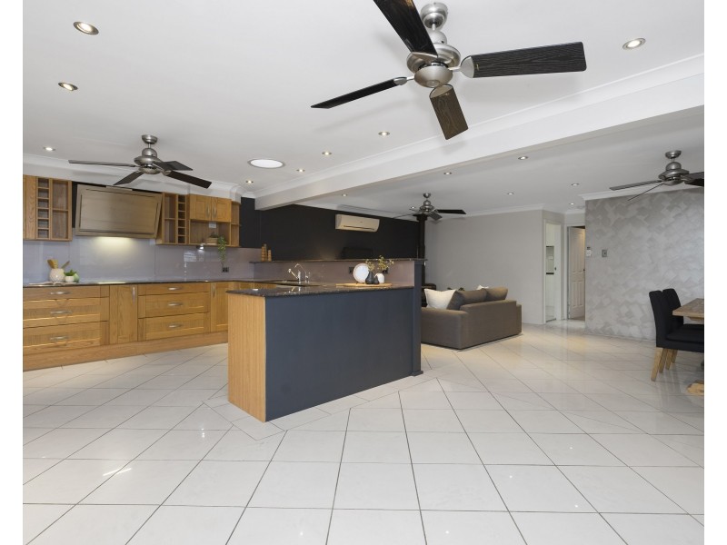 4 Berwick Crescent, Maryland NSW 2287