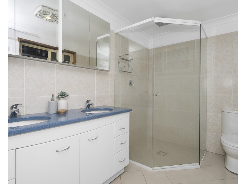 4 Berwick Crescent, Maryland NSW 2287