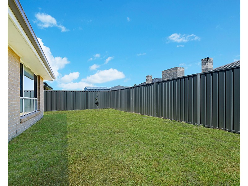 16 Foxtail Street, Fern Bay NSW 2295