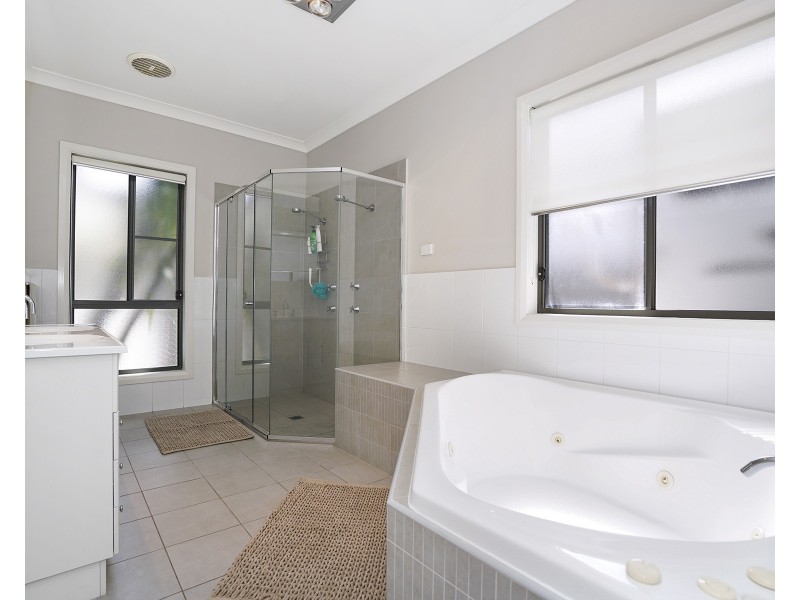 3 Rushland Drive, Fern Bay NSW 2295