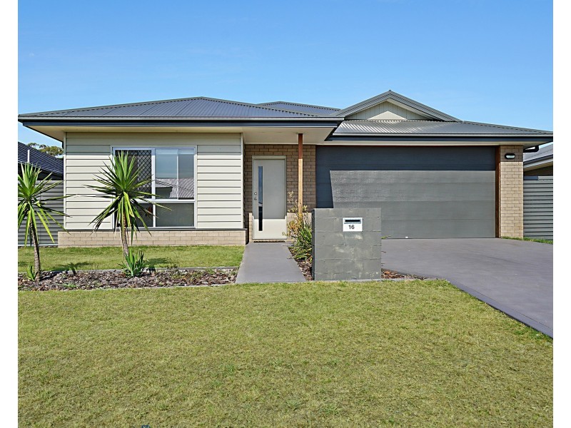 16 Apple Street, Fern Bay NSW 2295
