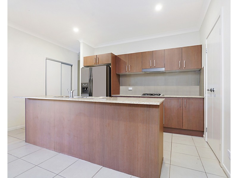 16 Apple Street, Fern Bay NSW 2295