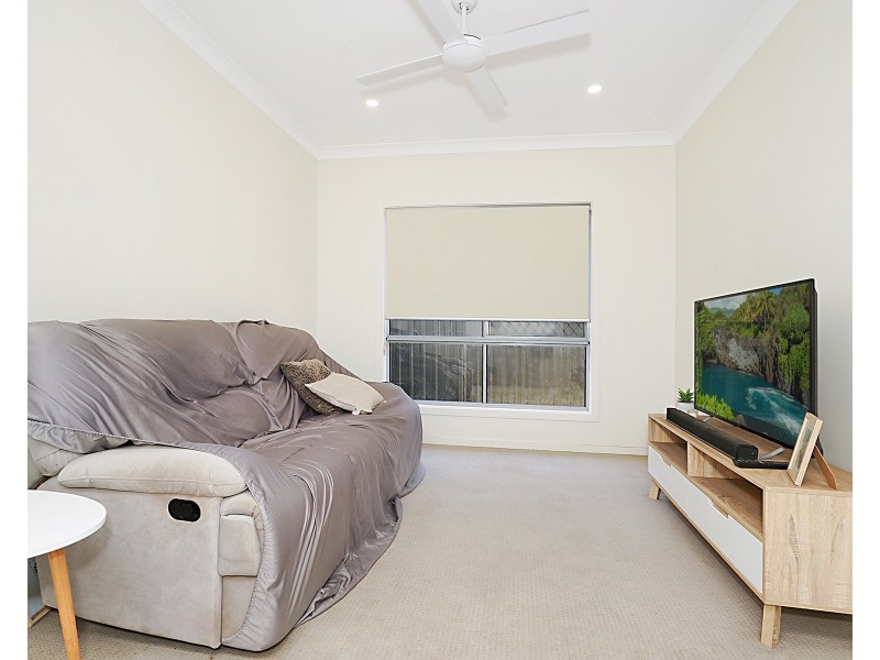 16 Apple Street, Fern Bay NSW 2295