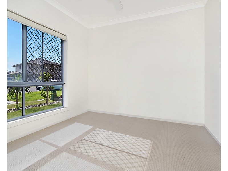 16 Apple Street, Fern Bay NSW 2295