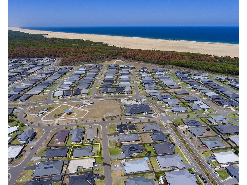 9 Water Street, Fern Bay NSW 2295