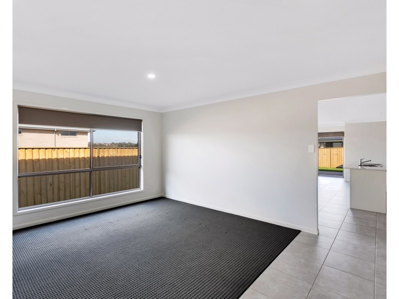 8 Flavum Street, Fletcher NSW 2287