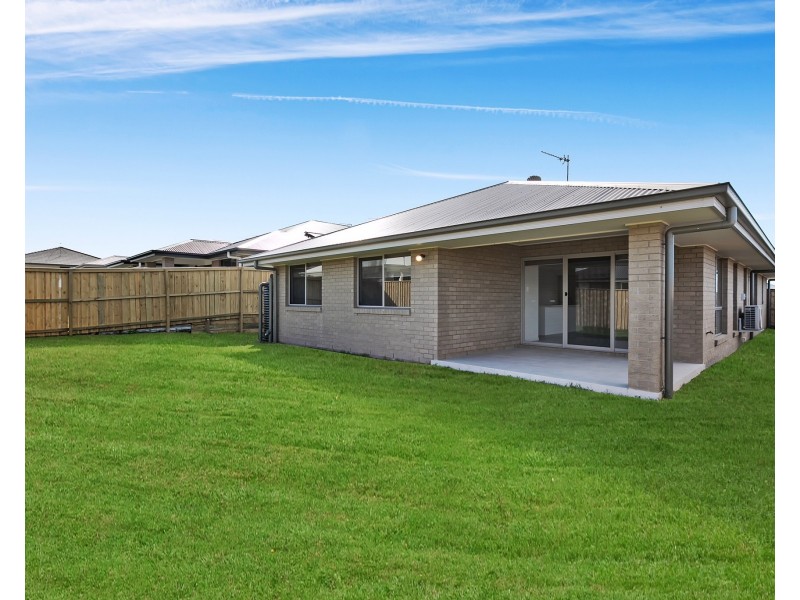 8 Flavum Street, Fletcher NSW 2287