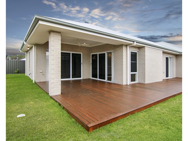 20 Rosemary Street, Fern Bay NSW 2295