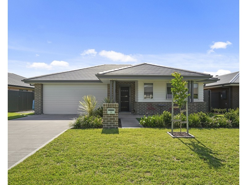 38 Apple Street, Fern Bay NSW 2295