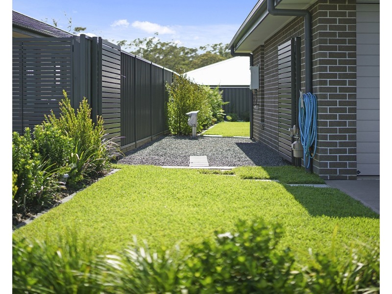 38 Apple Street, Fern Bay NSW 2295