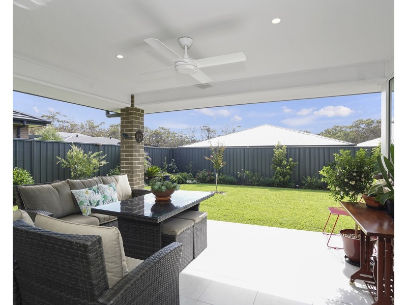 38 Apple Street, Fern Bay NSW 2295