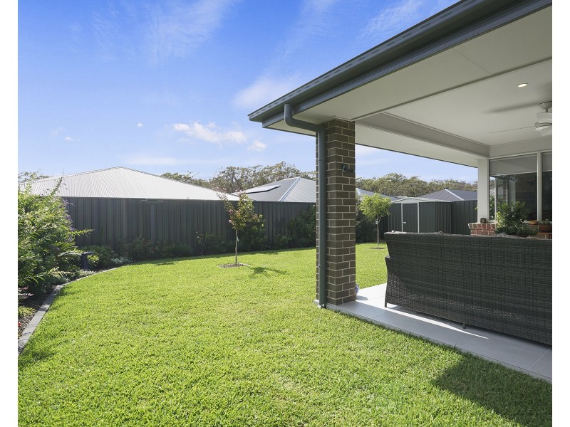 38 Apple Street, Fern Bay NSW 2295