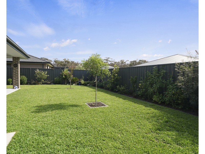 38 Apple Street, Fern Bay NSW 2295