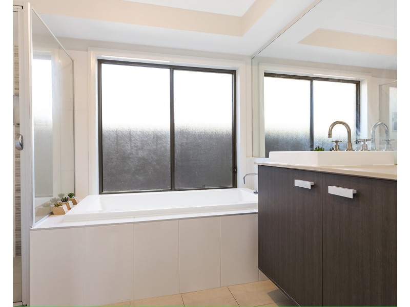 10 Oimara Street, Fern Bay NSW 2295