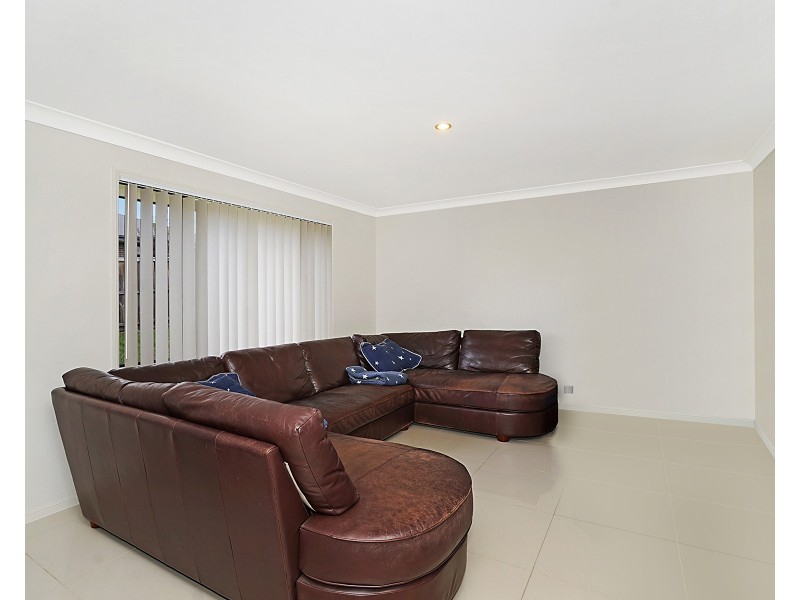 16 Gazelle Crescent, Fletcher NSW 2287