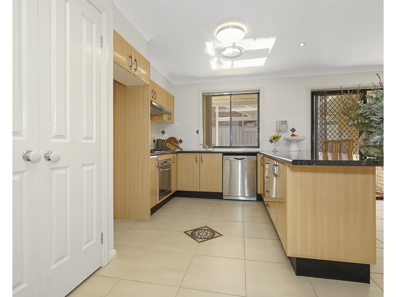 12 Warburton Close, Macquarie Hills NSW 2285