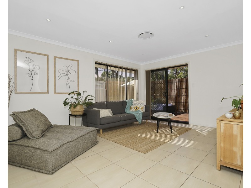 12 Warburton Close, Macquarie Hills NSW 2285