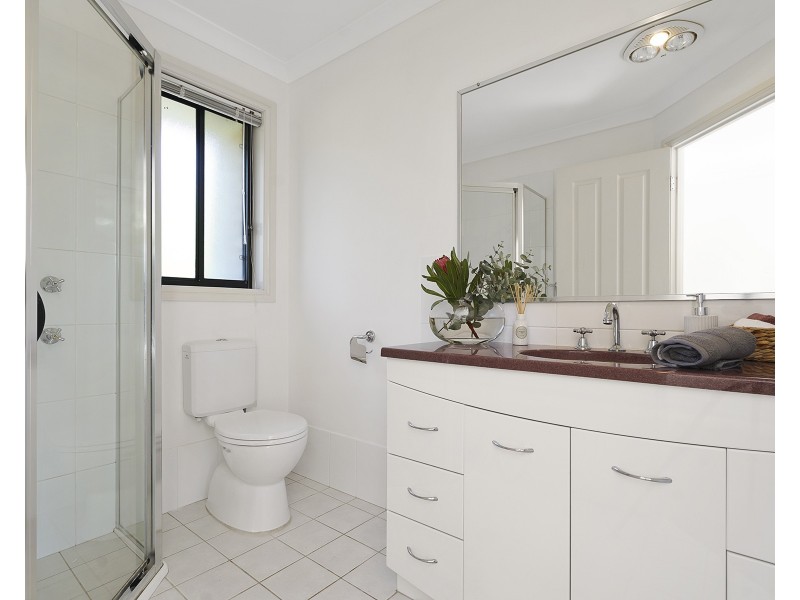 12 Warburton Close, Macquarie Hills NSW 2285