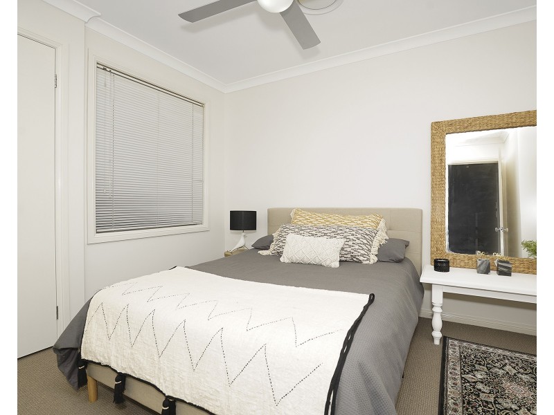 12 Warburton Close, Macquarie Hills NSW 2285