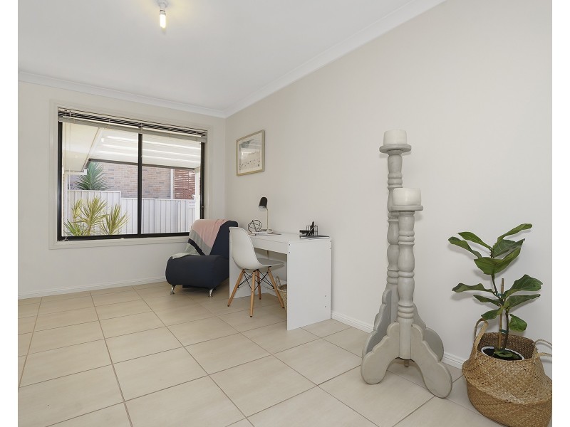 12 Warburton Close, Macquarie Hills NSW 2285