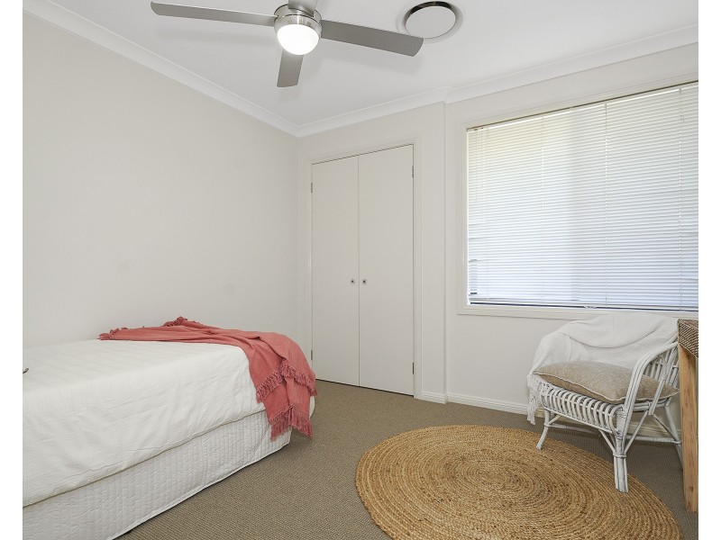 12 Warburton Close, Macquarie Hills NSW 2285