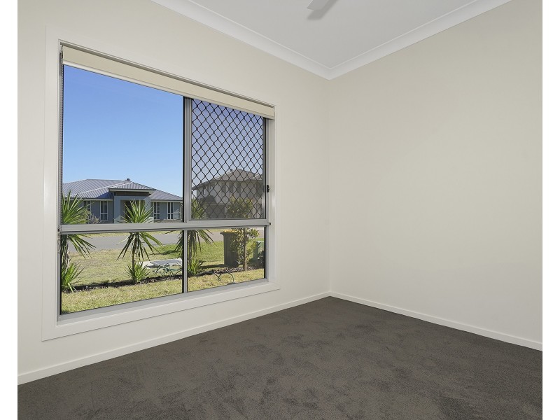 16 Apple Street, Fern Bay NSW 2295