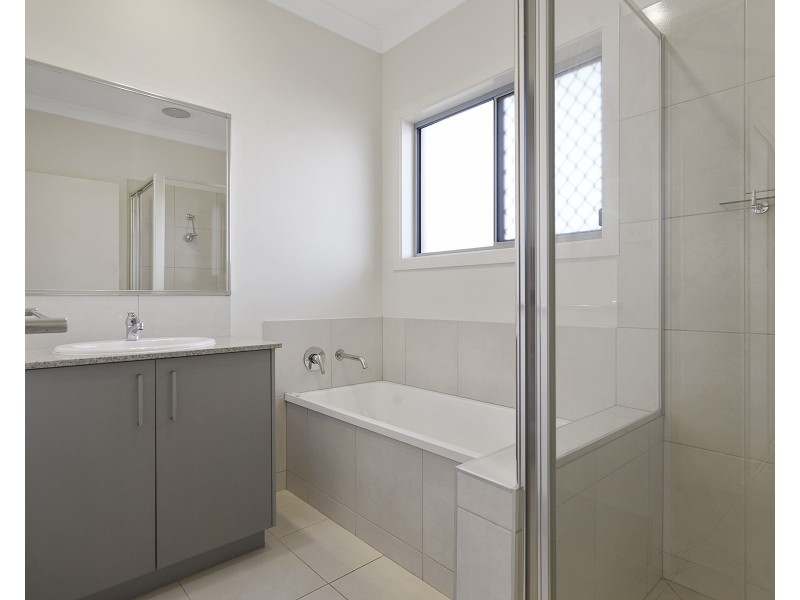 16 Apple Street, Fern Bay NSW 2295