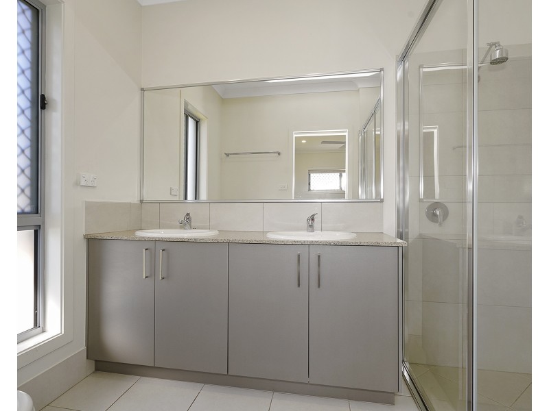 16 Apple Street, Fern Bay NSW 2295