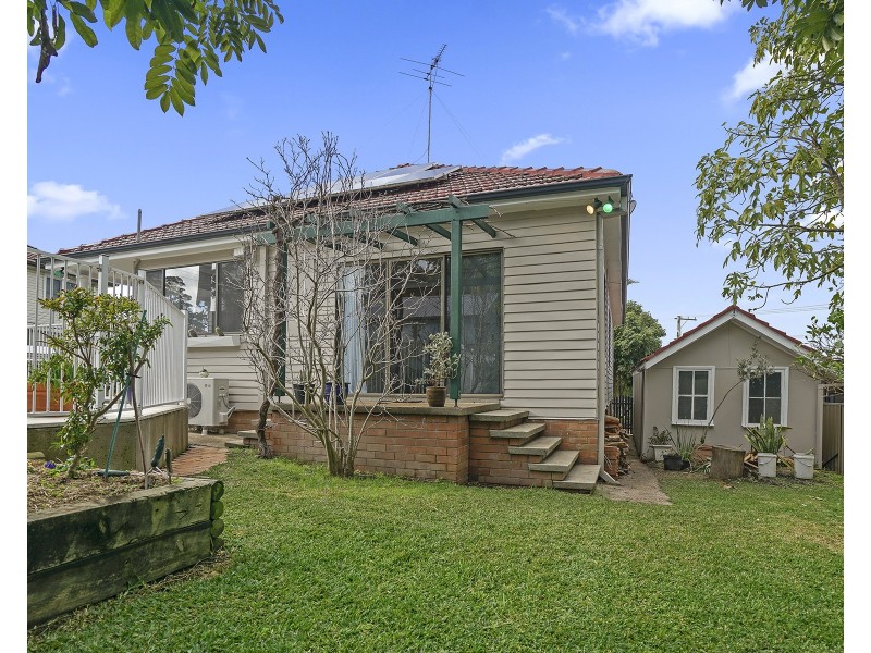 2 Clarence Road, Waratah NSW 2298