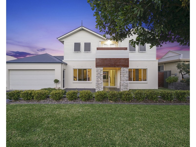 7 Stringybark Drive, Fern Bay NSW 2295