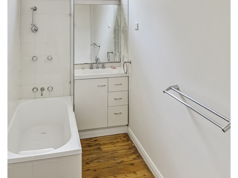4 Queens Road, Tighes Hill NSW 2297