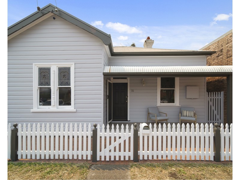 32 Denison Street, Hamilton East NSW 2303