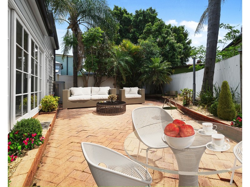 32 Denison Street, Hamilton East NSW 2303