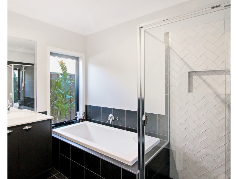 18 Apple Street, Fern Bay NSW 2295